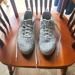 Men's Adidas Size 12 golf shoe